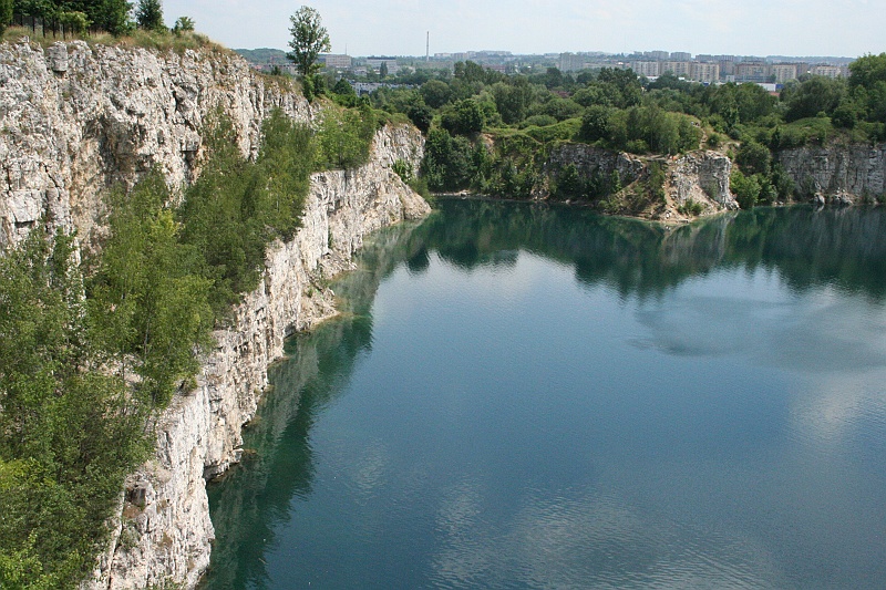 Obraz 131.jpg - Zakrzówek - zalany kamieniołom, który obecnie przekształcił się w malownicze jeziorko